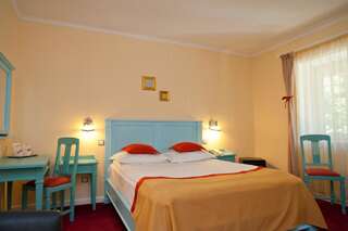 Отель Hotel Bastion Синая Улучшенный двухместный номер с 2 отдельными кроватями-4